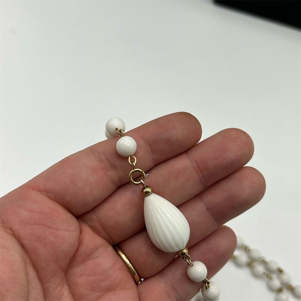 Avon White Beaded Necklace with Teardrop Accents Wedding Jewelry - Picture 3 of 4